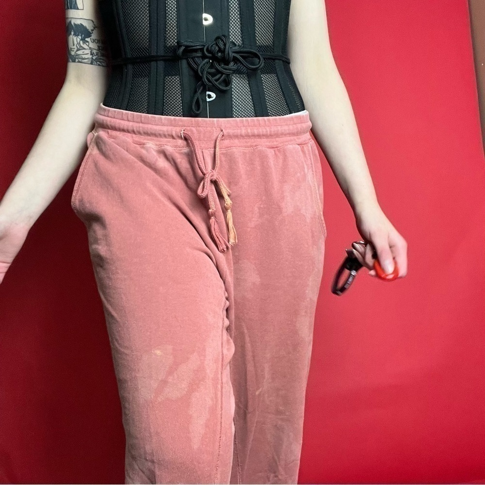 Patchy salmon sweats 🧡❤️​​​​​​​​​​​​​​​​​​​​​​​